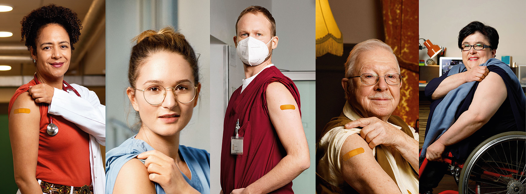 Collage aus 5 Fotos von Menschen, die einen hochgekrempelten Oberarm zeigen, zum Teil mit Pflaster.