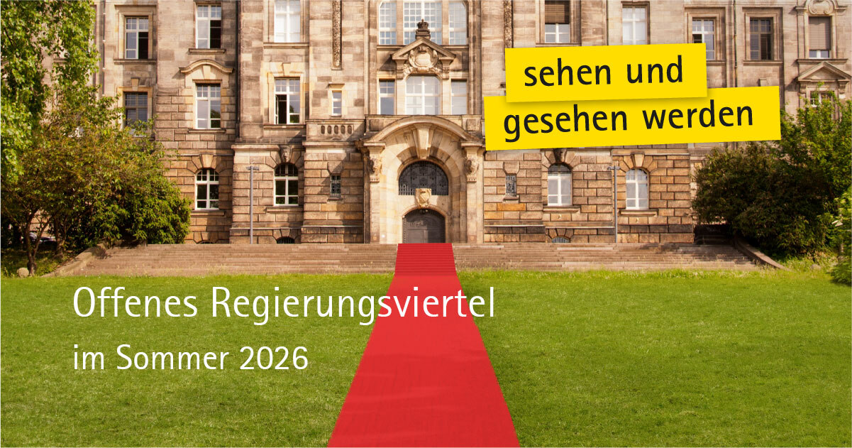Ein Bild eines alten Gebäudes mit einem roten Teppich vor der Tür. Text: Sehen und gesehen werden. Offenes Regierungsviertel im Sommer 2026