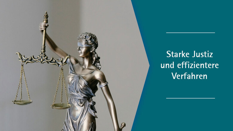 Eine Justitia-Statue