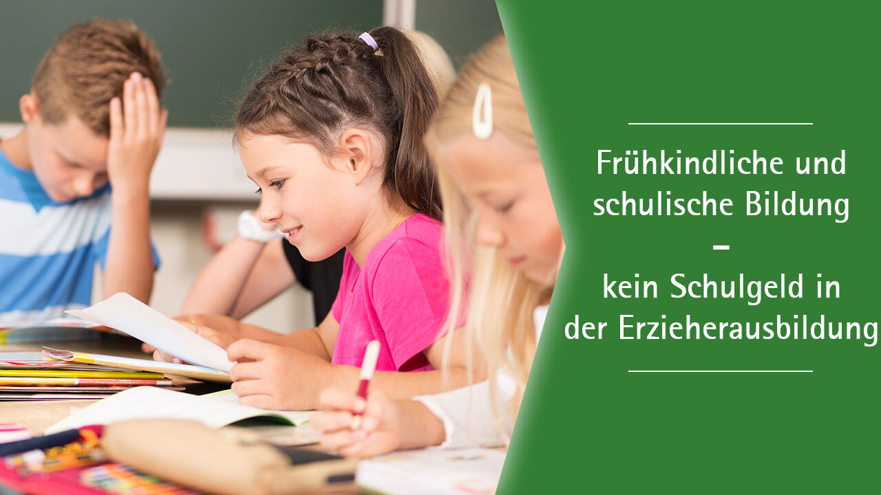 Mehrere Kinder sitzen an einem Tisch mit Lehrmaterial Text: Frühkindliche und schulische Bildung – kein Schulgeld in der Erzieherausbildung.