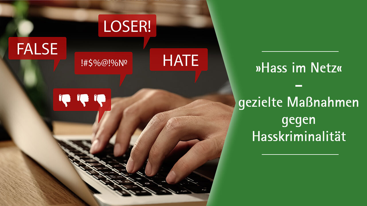 Zwei Hände tippen auf einer Tastatur. Text: »Hass im Netz« – gezielte Maßnahmen gegen Hasskriminalität.