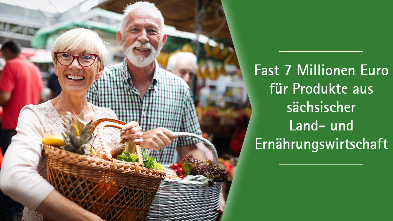 Zwei Menschen tragen Körbe mit Lebensmitteln. Text: Fast 7 Millionen Euro für Produkte aus sächsischer Land- und Ernährungswirtschaft.